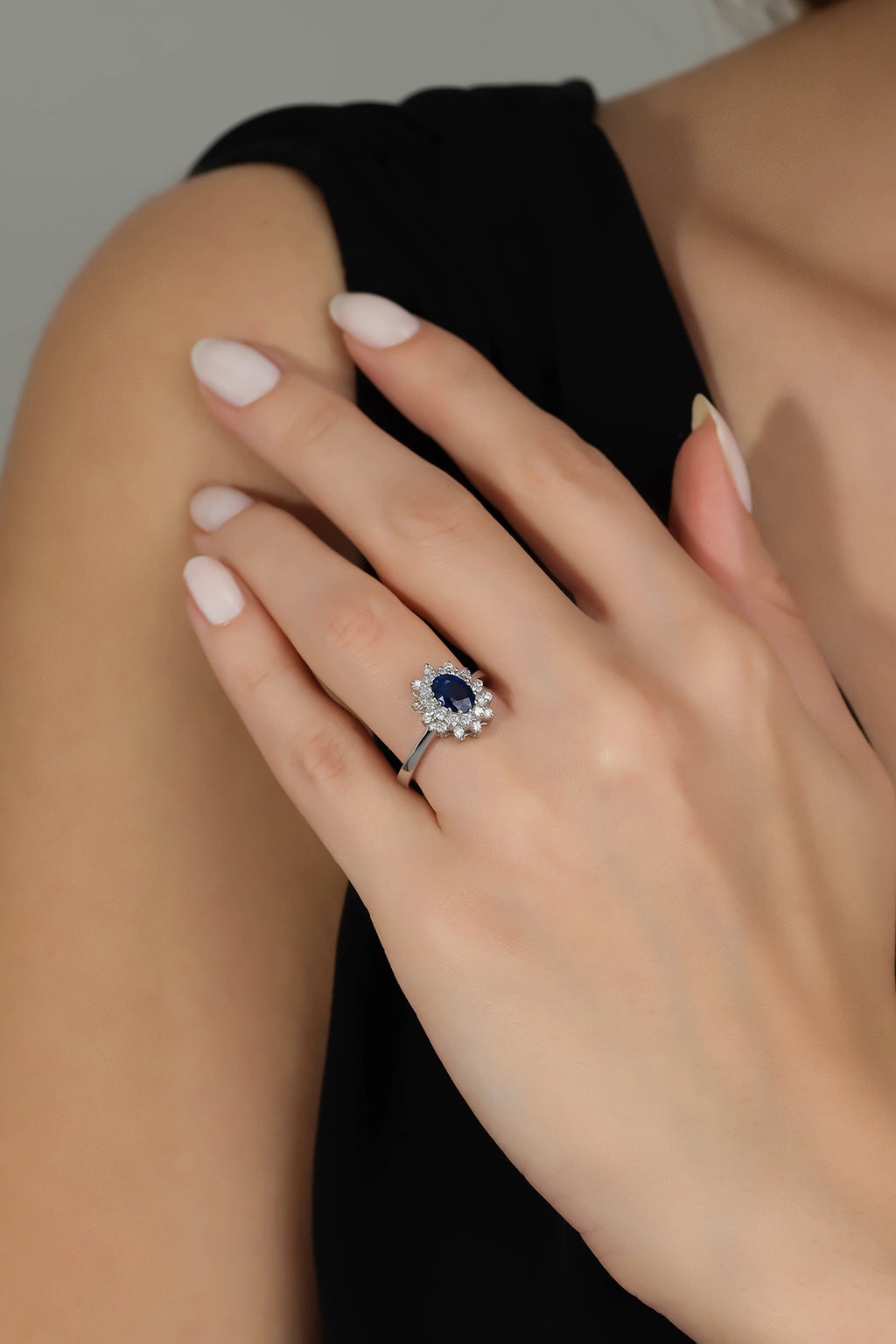 Oval Safir 1.31 Karat Pırlanta Anturaj Yüzük